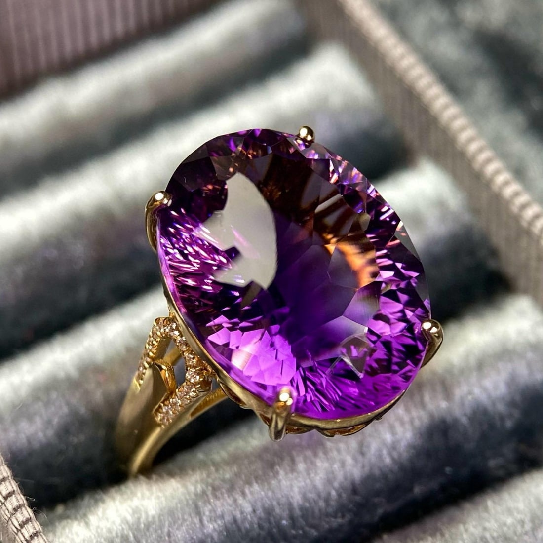 14k Gold 13.7 Ct Natural Amethyst & Diamond Ring - 2