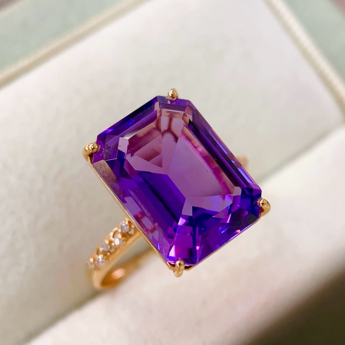 14k Gold 7.95 Ctw Natural Amethyst & Diamond Ring: Ref:231185073 // gold content:14k gold // ring size:7. 25us // // main gemstone:amethyst // shape:octagonal // carat weight:7. 9ct // color:purple // treatment:natural // // adjacent gemstone 2 :