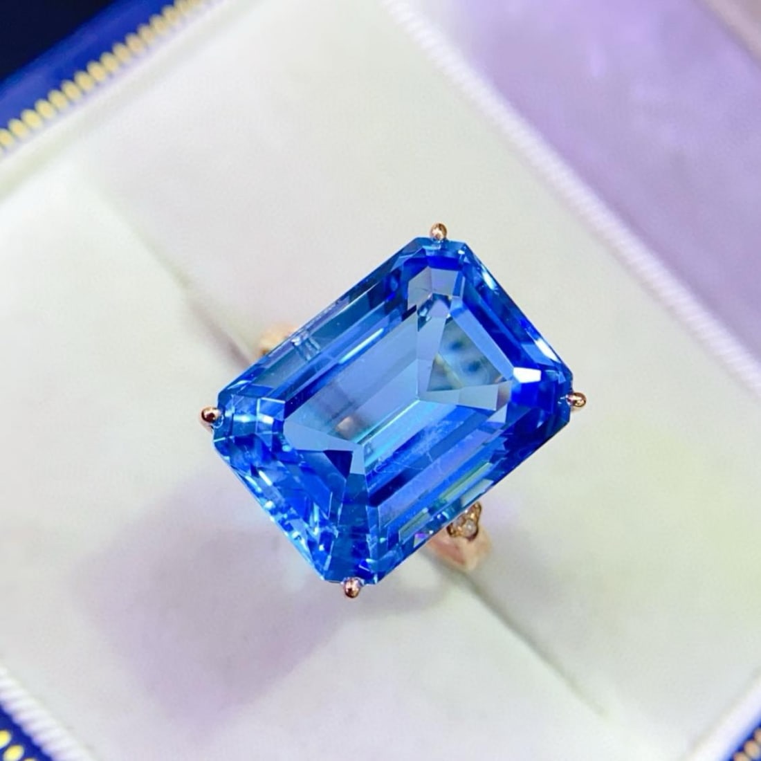 14k Gold 15.42 Ctw Natural Topaz & Diamond Ring: Ref:231185090 // gold content:14k gold // ring size:7. 25us // // main gemstone:topaz // shape:octagonal // carat weight:15. 4ct // color:blue // treatment:natural // // adjacent gemstone 2 : diamond 