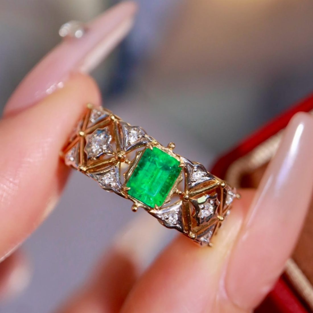 14k Gold 0.83 Ctw Vivid Green Natural Emerald & Diamond Ring: Ref:231185105 // gold content:14k gold // ring size:7. 25us // // main gemstone:emerald // shape:octagonal // carat weight:0. 62ct // color:vivid green // treatment:natural // // adjacent gemstone 2 :