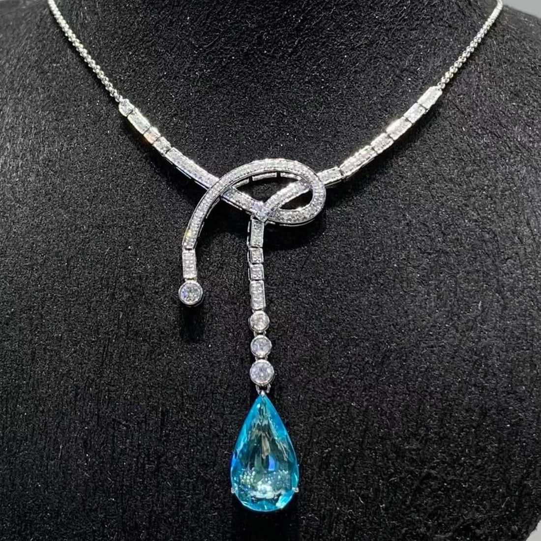 14k Gold 2.45 Ct Natural Paraiba Tourmaline & Diamond Necklace: Ref:231185111 // gold content:14k gold // main gemstone:paraiba tourmaline // shape:pear // carat weight:2. 45ct // color:blue // treatment:natural // // adjacent gemstone 2 : diamond // shape:round