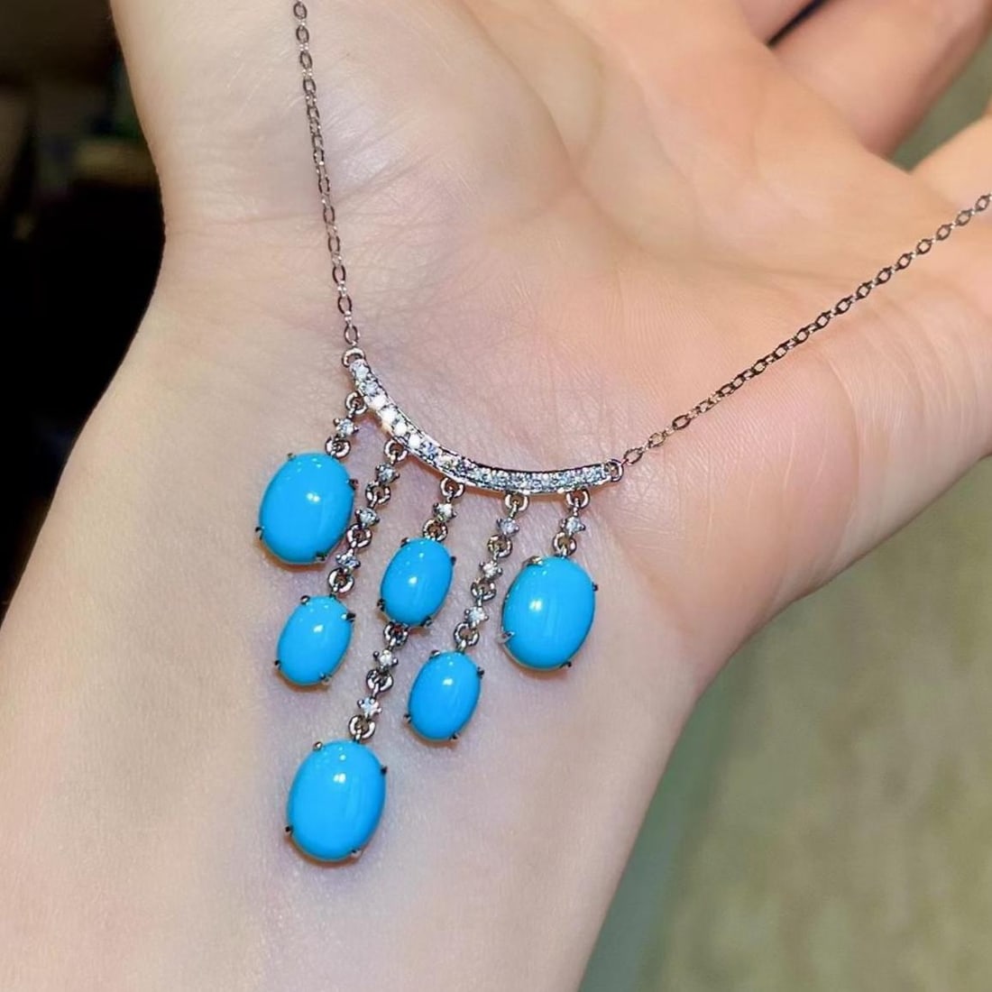 14k Gold 7.73 Ctw Natural Blue Turquoise & Diamond Necklace: Ref:231185114 // gold content:14k gold // main gemstone:blue turquoise // shape:oval // carat weight:7. 49ct // color:blue // treatment:natural // // adjacent gemstone 2 : diamond // shape:round //
