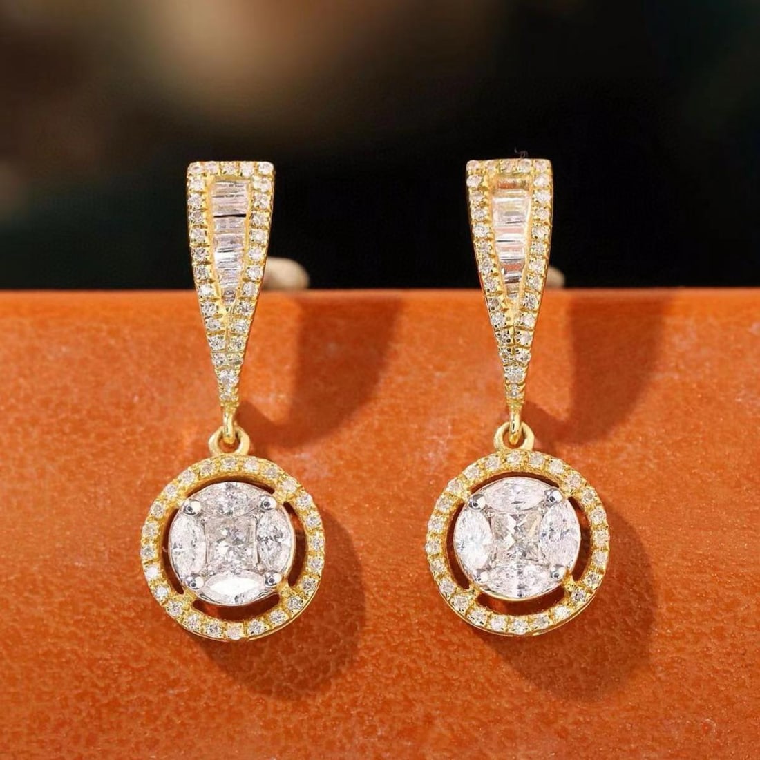 14k Gold 0.60 Ct Natural H Diamond Earrings: Ref:231185136 // gold content:14k gold // main gemstone:diamond // shape:multiple // carat weight:0. 60ct // clarity grade:vs-si // color:h // treatment:natural // Condition: New Low Estimate: