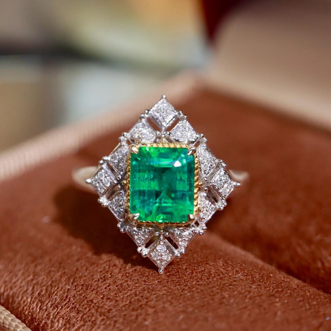 14k Gold 1.66 Ctw Natural Emerald & Diamond Ring: Ref:231185151 // gold content:14k gold // ring size:7. 25us // // main gemstone:emerald // shape:octagonal // carat weight:1. 50ct // color:green // treatment:natural // // adjacent gemstone 2 :