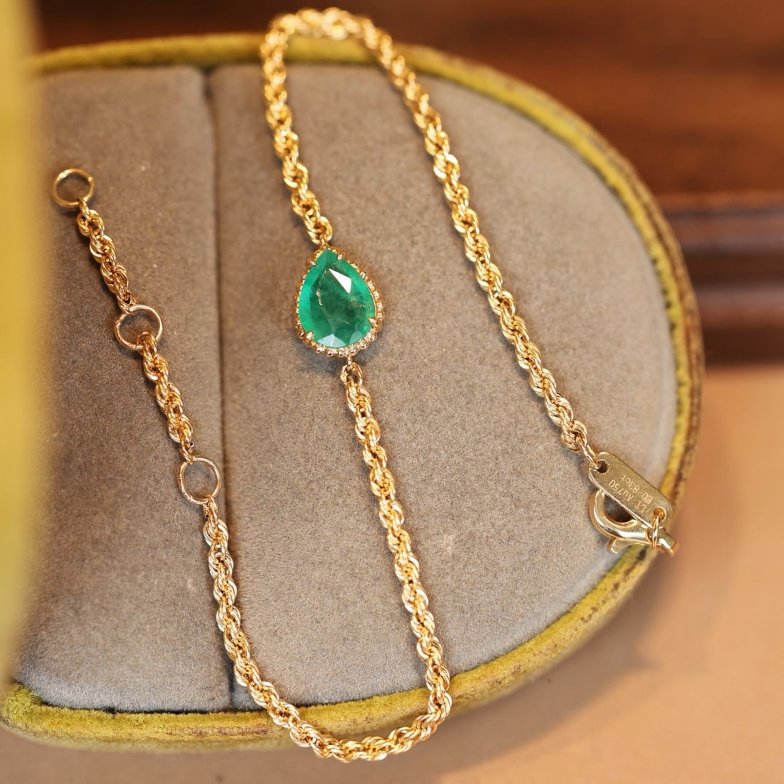 14k Gold 0.6 Ct Natural Emerald Bracelet - 3