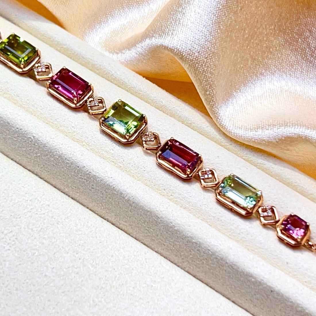 14k Gold 6.1 Ct Natural Tourmaline & Diamond Bracelet - 4