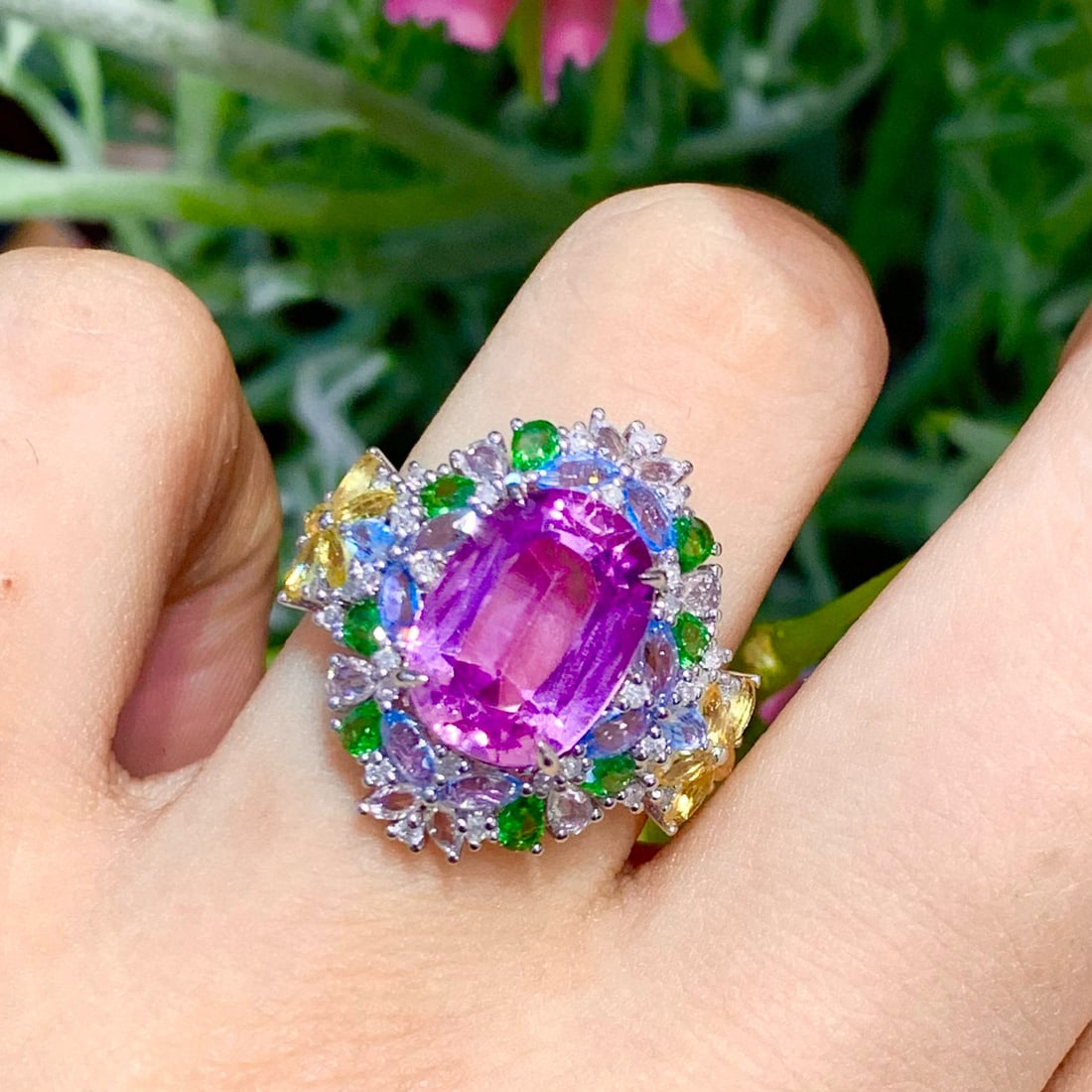 14k Gold 5.6 Ct Natural Kunzite & Diamond & Coloured Gemstone Ring: Ref:231185196 // gold content:14k gold // ring size:7. 25us // // main gemstone:kunzite // shape:oval // carat weight:5. 6ct // color:pinkish purple // treatment:natural // // adjacent gemstone 2 :