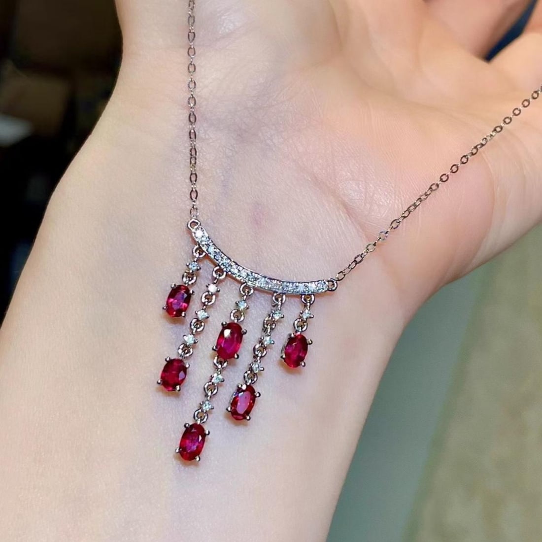 14k Gold 2.24 Ctw Natural Ruby & Diamond Necklace: Ref:231185197 // gold content:14k gold // main gemstone:ruby // shape:oval // carat weight:2. 01ct // color:red // treatment:natural // // adjacent gemstone 2 : diamond // shape:round // carat