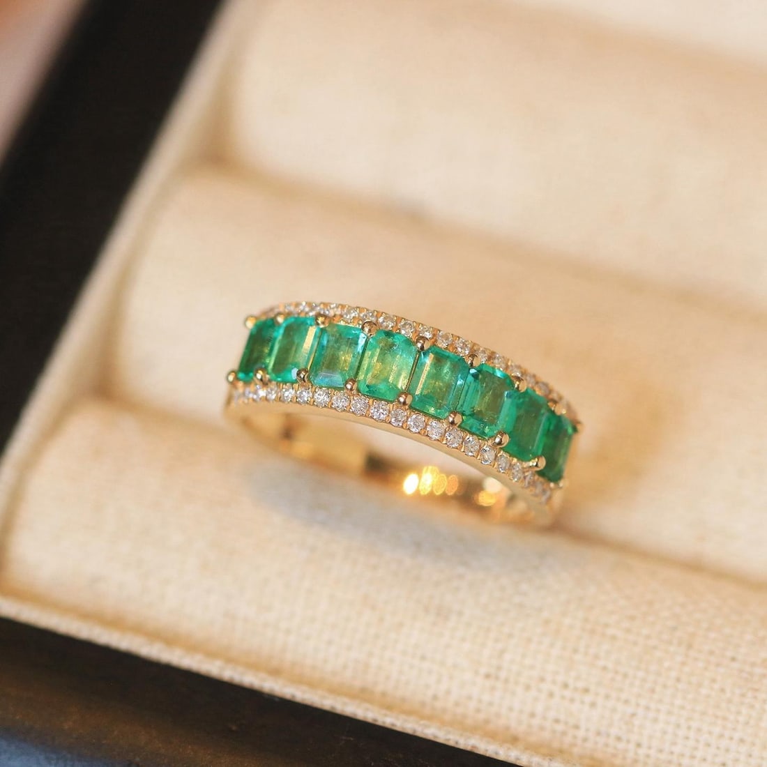 14k Gold 2.04 Ctw Natural Emerald & Diamond Ring: Ref:231185200 // gold content:14k gold // ring size:7. 25us // // main gemstone:emerald // shape:octagonal // carat weight:1. 83ct // color:green // treatment:natural // // adjacent gemstone 2 :