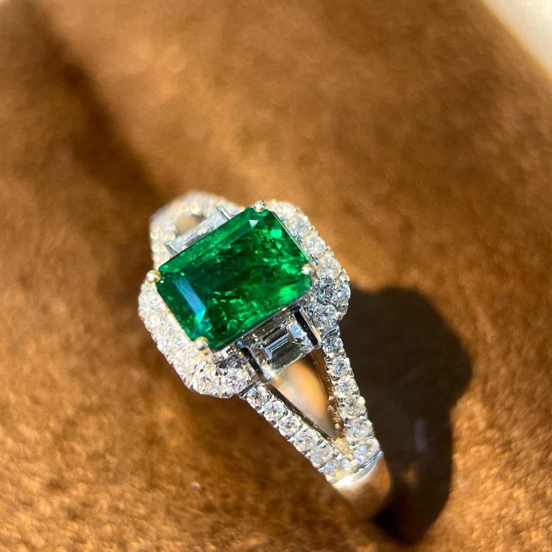 14k Gold 1.39 Ctw Vivid Green Natural Emerald & Diamond Ring - 2