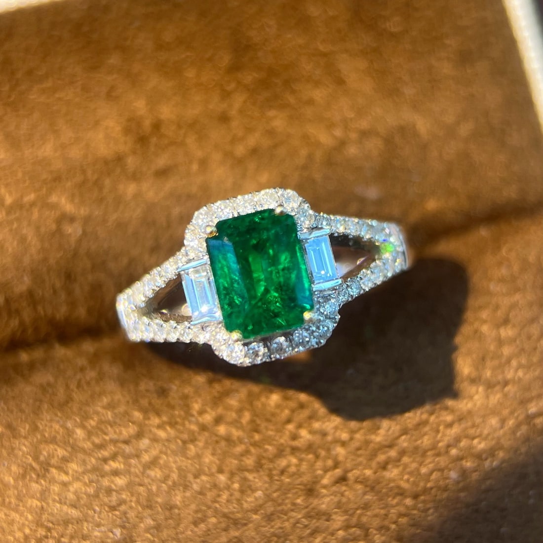 14k Gold 1.39 Ctw Vivid Green Natural Emerald & Diamond Ring - 3