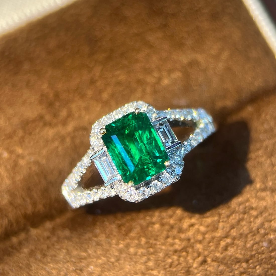 14k Gold 1.39 Ctw Vivid Green Natural Emerald & Diamond Ring - 5