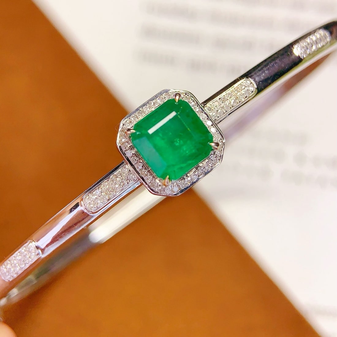 14k Gold 2.5 Ct Vivid Green Natural Emerald & Diamond Bangle - 3