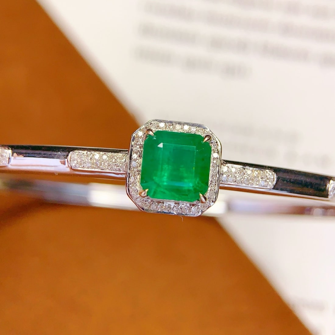 14k Gold 2.5 Ct Vivid Green Natural Emerald & Diamond Bangle - 4