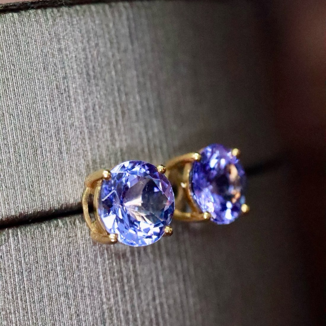 14k Gold 1.50 Ct Natural Tanzanite Earrings - 3