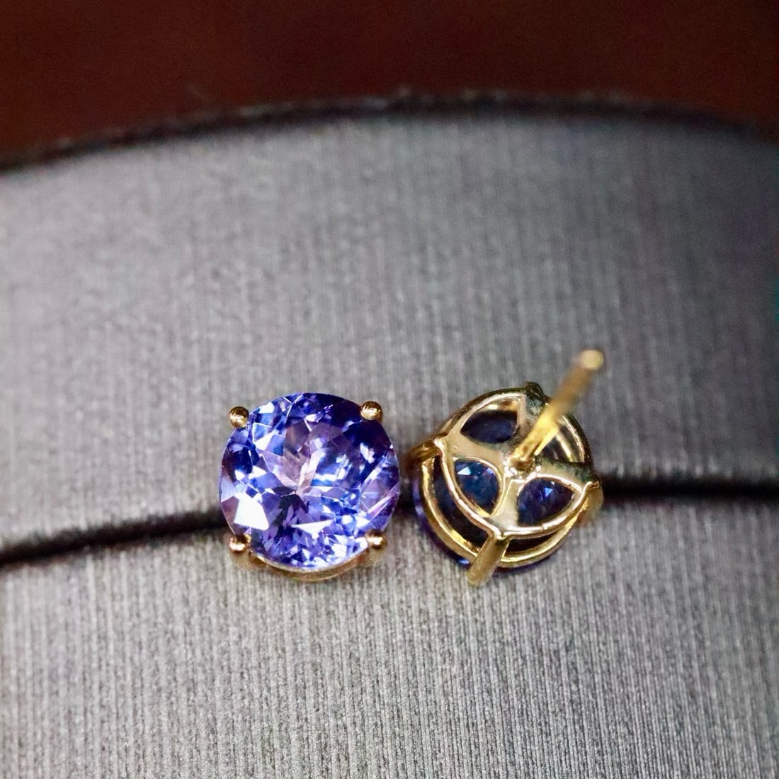 14k Gold 1.50 Ct Natural Tanzanite Earrings - 4