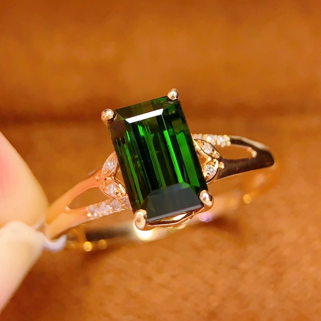 14k Gold 1.7 Ct Natural Tourmaline & Diamond Ring: Ref:231185219 // gold content:14k gold // ring size:7. 25us // // main gemstone:tourmaline // shape:octagonal // carat weight:1. 7ct // color:green // treatment:natural // // adjacent gemstone 2 : dia