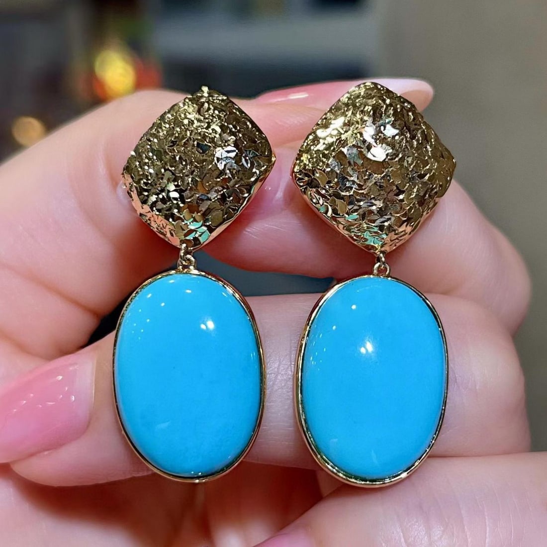 14k Gold 16.6 Ct Natural Blue Turquoise Earrings: Ref:231185220 // gold content:14k gold // main gemstone:blue turquoise // shape:oval // carat weight:16. 6ct // color:blue // treatment:natural // Condition: New Low Estimate: 10000.00 High Estimate: 