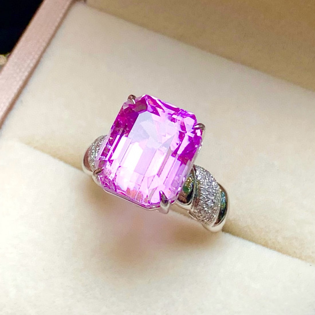 14k Gold 12.65 Ct Natural Kunzite & Diamond Ring - 3