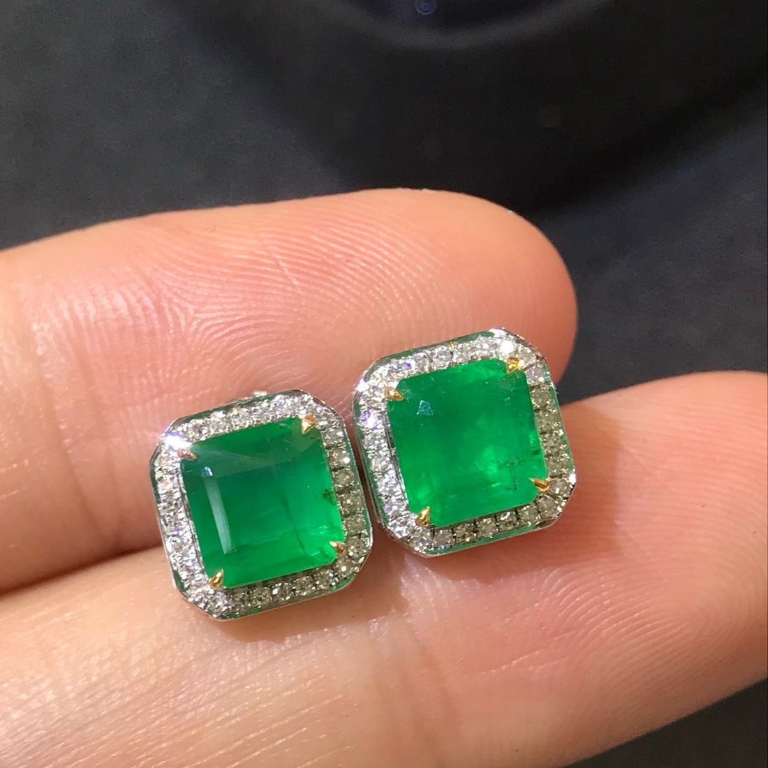 14k Gold 3.11 Ctw Natural Emerald & Diamond Earrings: Ref:231185248 // gold content:14k gold // main gemstone:emerald // shape:octagonal // carat weight:2. 91ct // color:green // treatment:natural // // adjacent gemstone 2 : diamond // shape:round //