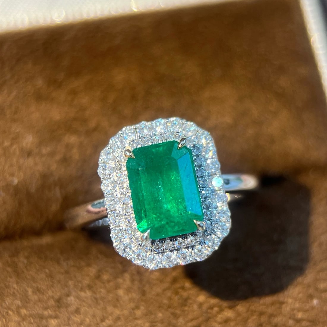 14k Gold 2.25 Ctw Natural Emerald & Diamond Ring: Ref:231185249 // gold content:14k gold // ring size:7. 25us // // main gemstone:emerald // shape:octagonal // carat weight:1. 90ct // color:green // treatment:natural // // adjacent gemstone 2 : diamo