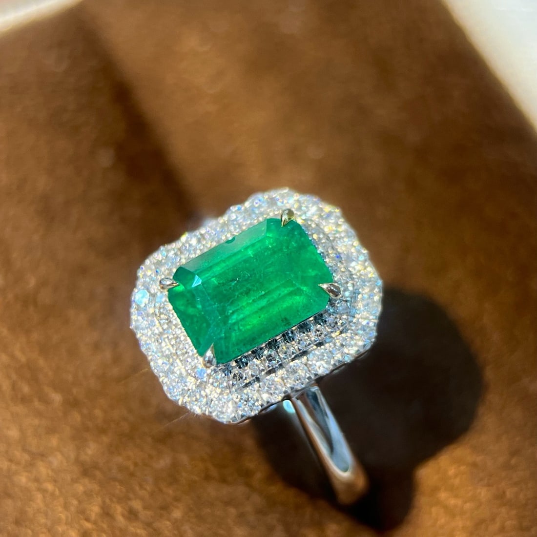 14k Gold 2.25 Ctw Natural Emerald & Diamond Ring - 2