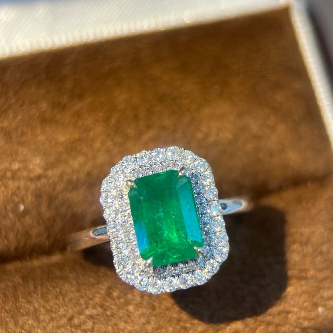 14k Gold 2.25 Ctw Natural Emerald & Diamond Ring - 4