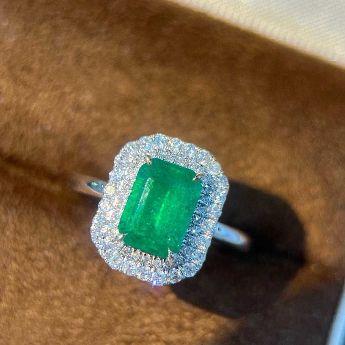 14k Gold 2.25 Ctw Natural Emerald & Diamond Ring - 5
