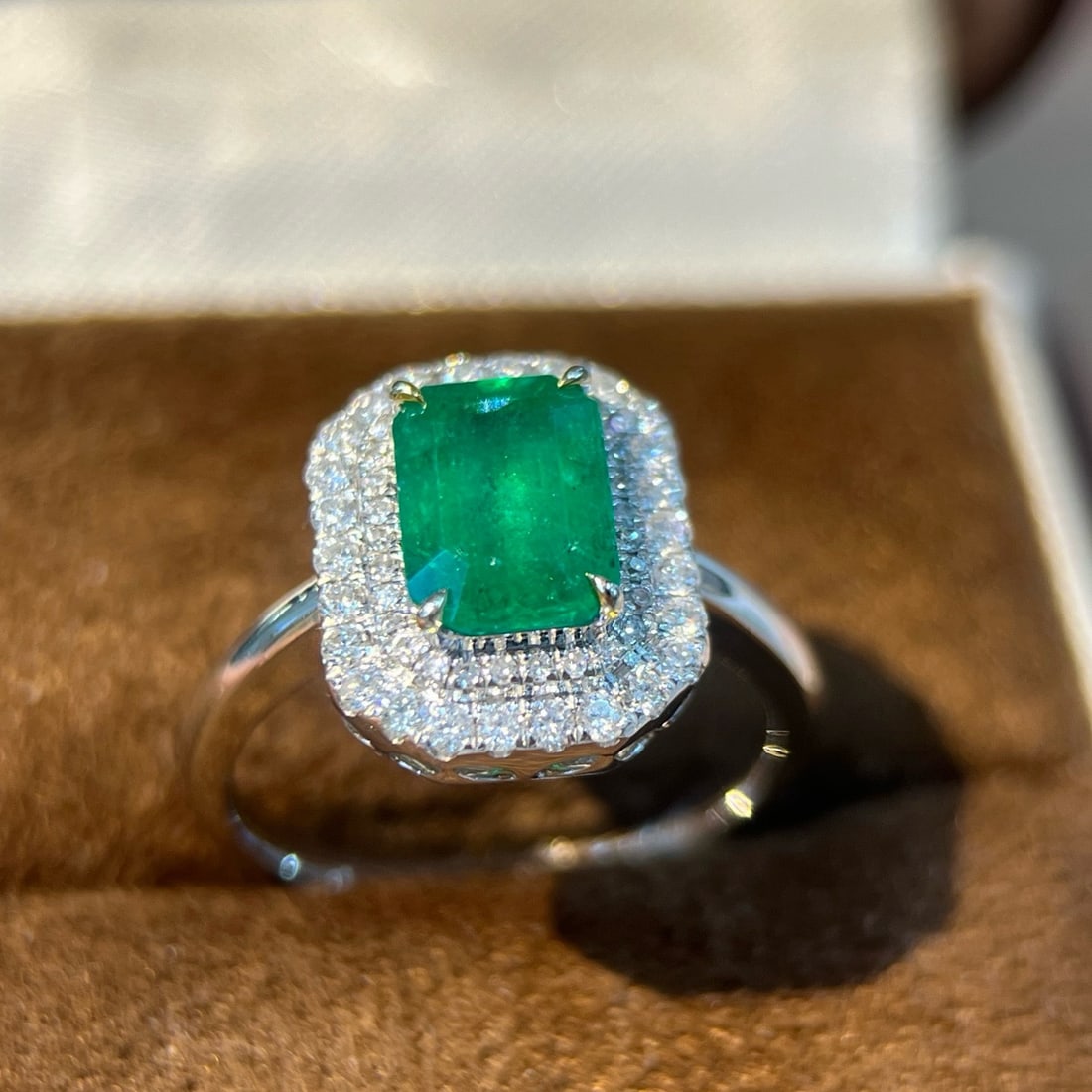 14k Gold 2.25 Ctw Natural Emerald & Diamond Ring - 6