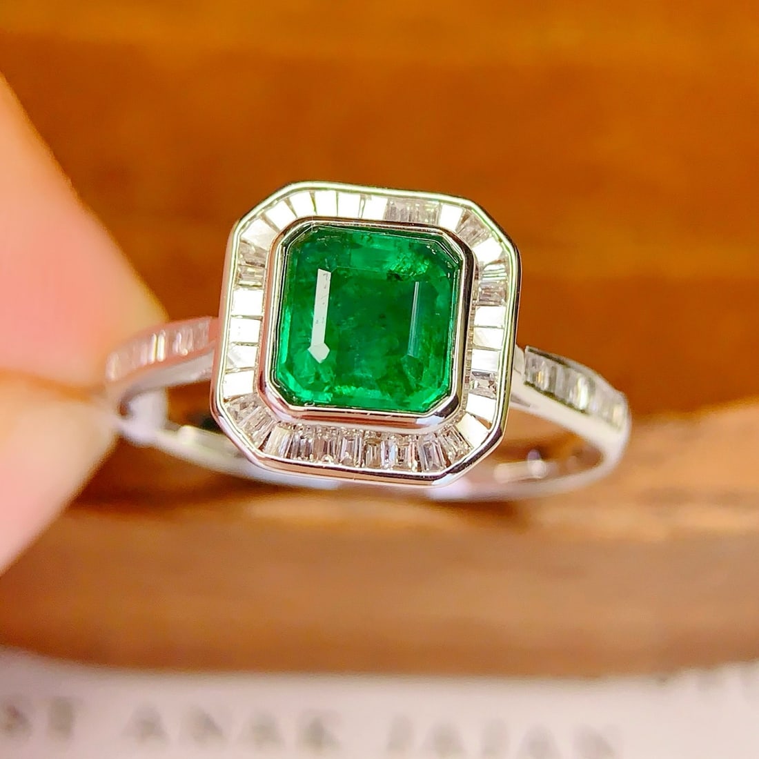 14k Gold 1.4 Ct Vivid Green Natural Emerald & Diamond Ring - 4
