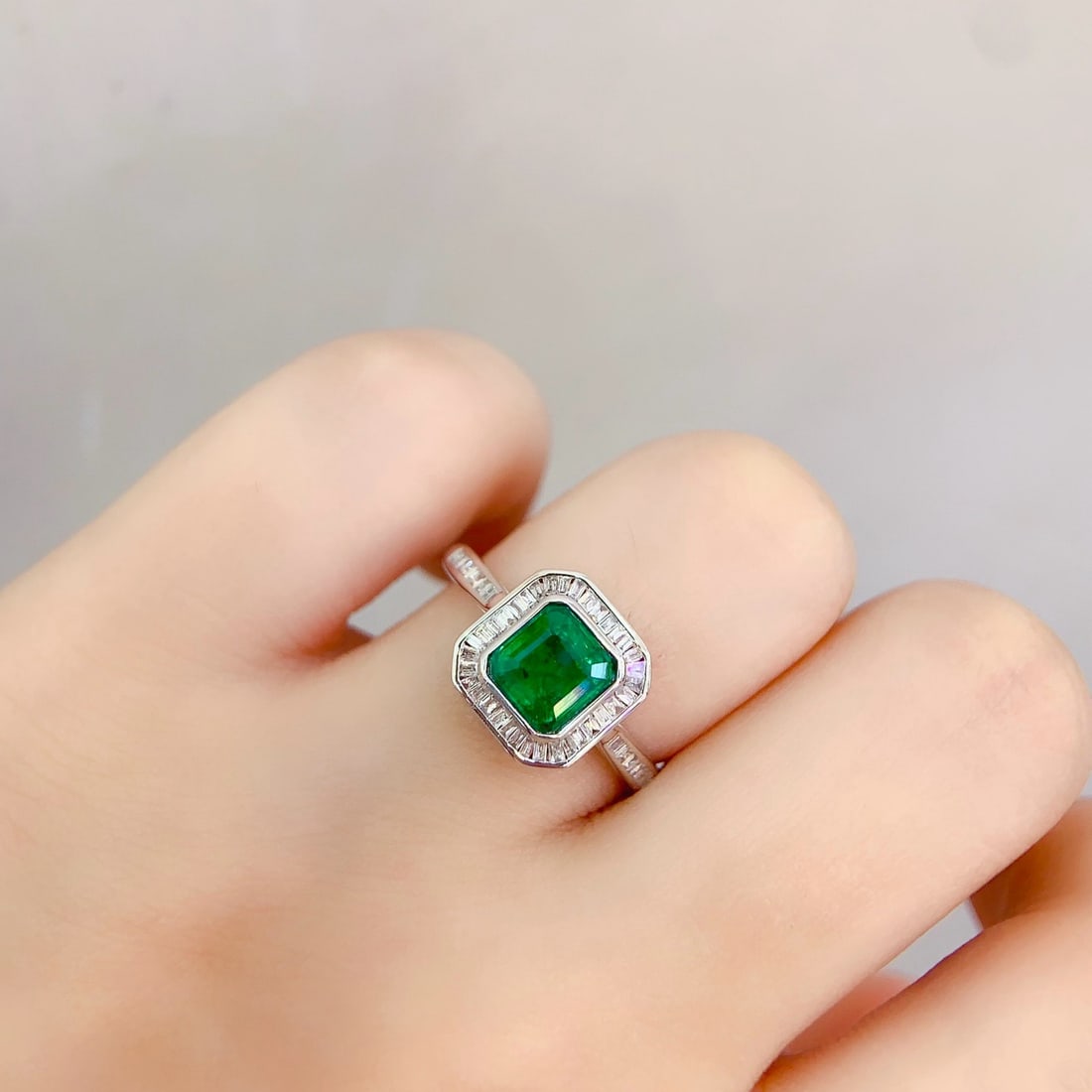14k Gold 1.4 Ct Vivid Green Natural Emerald & Diamond Ring - 5