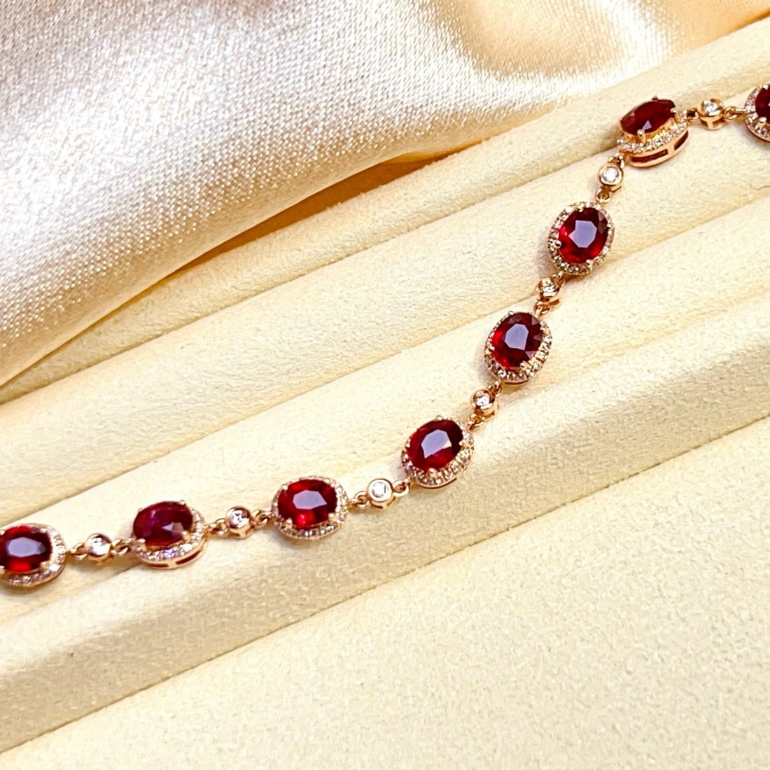 14k Gold 2.69 Ct Vivid Red Natural Ruby & Diamond Bracelet - 5