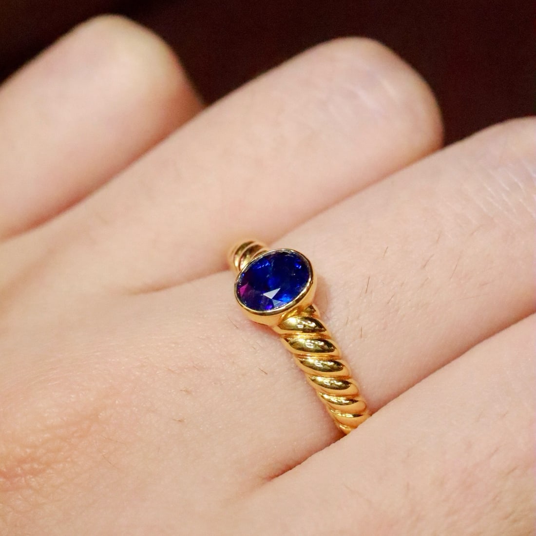 14k Gold 0.67 Ct Vivid Blue Natural Sapphire Ring - 6