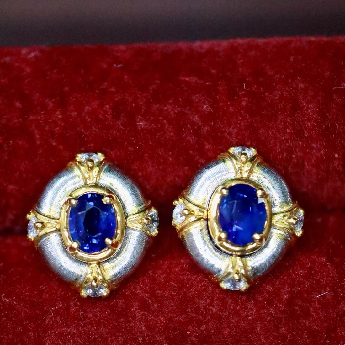 14k Gold 0.70 Ctw Vivid Blue Natural Sapphire & Diamond Earrings: Ref:231185255 // gold content:14k gold // main gemstone:sapphire // shape:oval // carat weight:0. 58ct // color:vivid blue // treatment:natural // // adjacent gemstone 2 : diamond // shape:round // ca