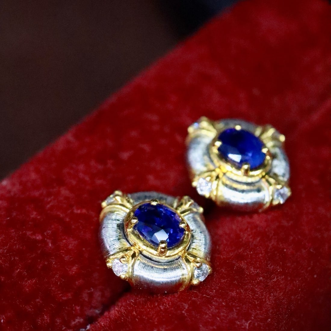 14k Gold 0.70 Ctw Vivid Blue Natural Sapphire & Diamond Earrings - 3