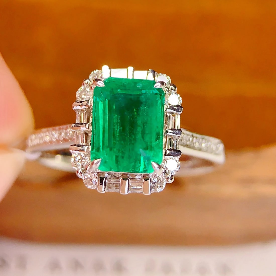 14k Gold 1.8 Ct Natural Emerald & Diamond Ring: Ref:231185256 // gold content:14k gold // ring size:7. 25us // // main gemstone:emerald // shape:octagonal // carat weight:1. 8ct // color:green // treatment:natural // // adjacent gemstone 2 : diamon