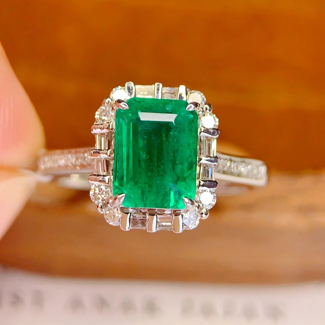 14k Gold 1.8 Ct Natural Emerald & Diamond Ring - 5