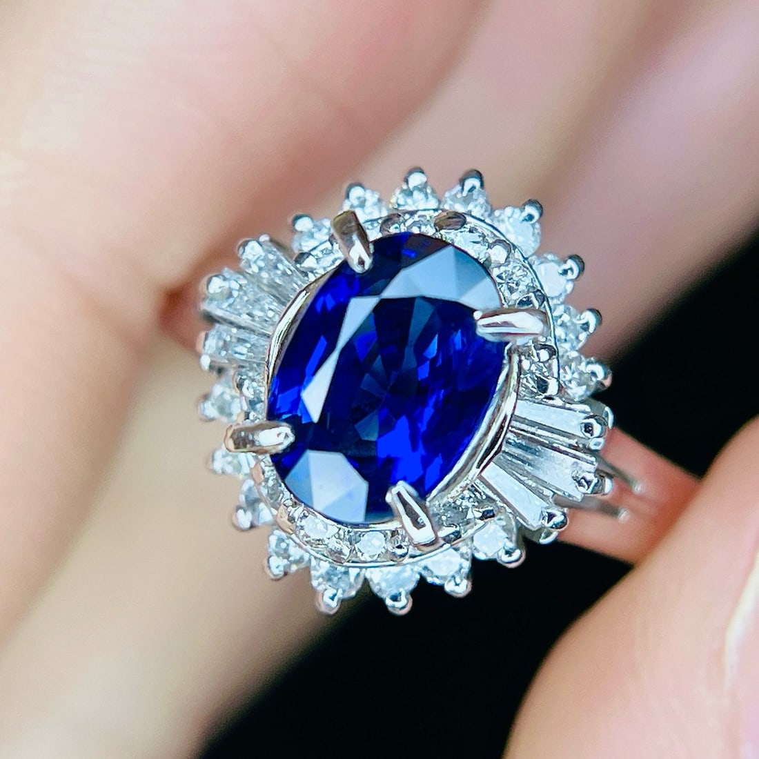 14k Gold 1.86 Ctw Vivid Blue Natural Sapphire & Diamond Ring: Ref:231185257 // gold content:14k gold // ring size:7. 25us // // main gemstone:sapphire // shape:oval // carat weight:1. 4ct // color:vivid blue // treatment:natural // // adjacent gemstone 2 :