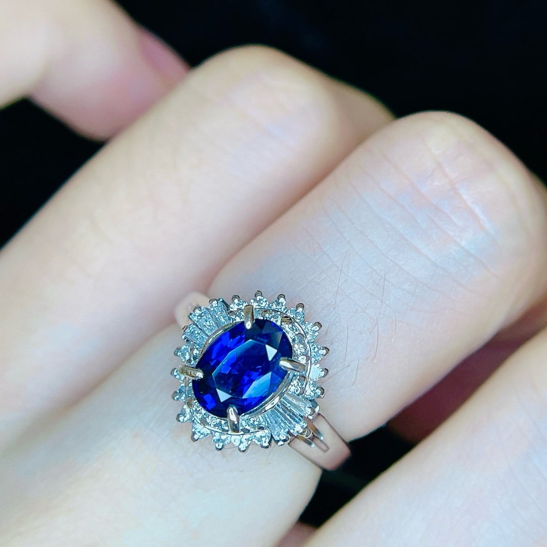 14k Gold 1.86 Ctw Vivid Blue Natural Sapphire & Diamond Ring - 3