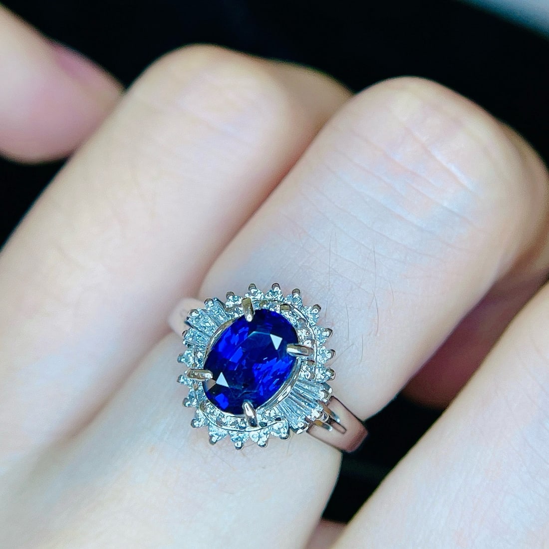 14k Gold 1.86 Ctw Vivid Blue Natural Sapphire & Diamond Ring - 4