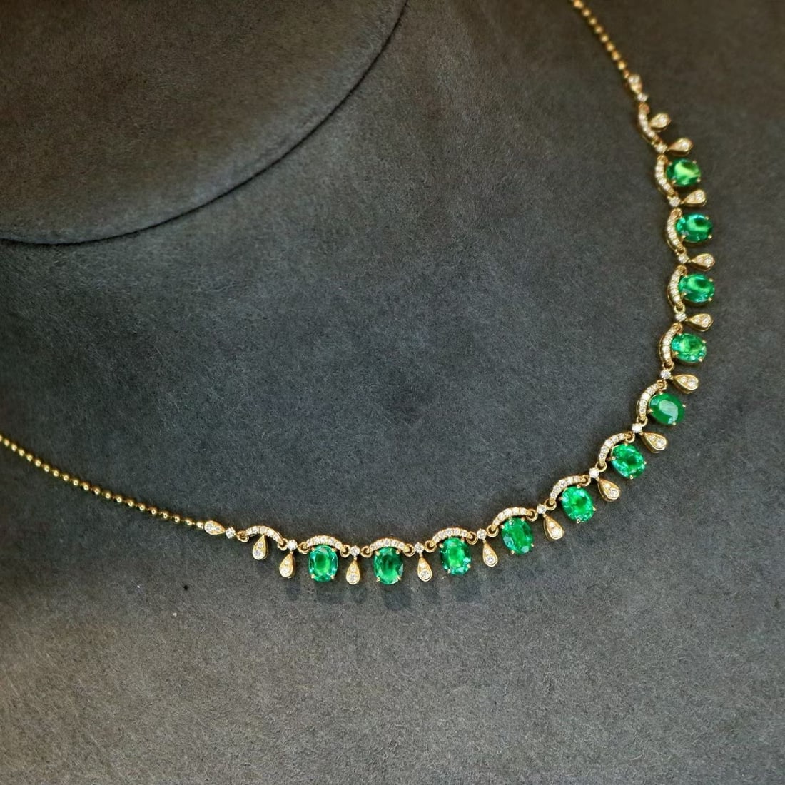 14k Gold 4.10 Ctw Natural Emerald & Diamond Necklace - 2