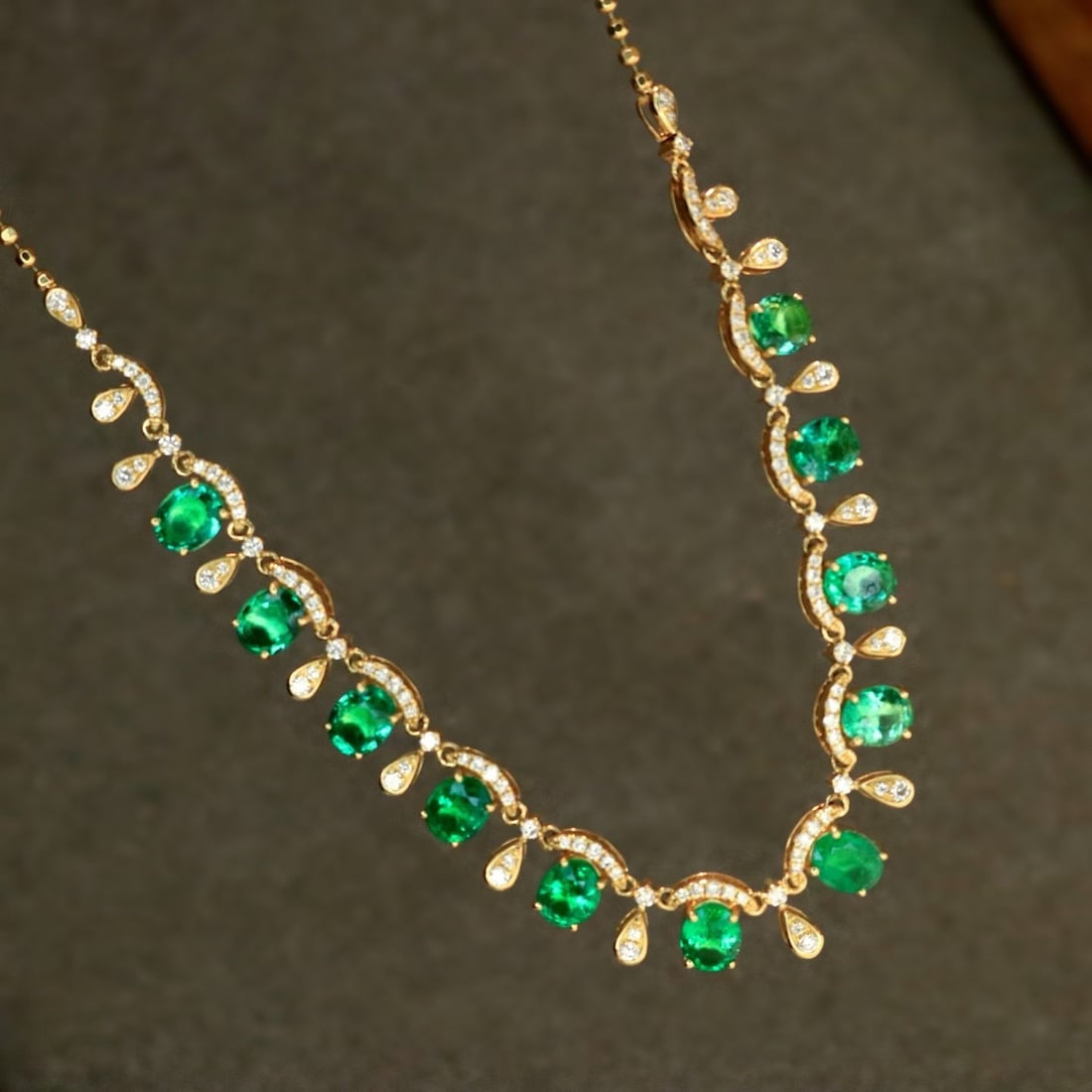 14k Gold 4.10 Ctw Natural Emerald & Diamond Necklace - 3