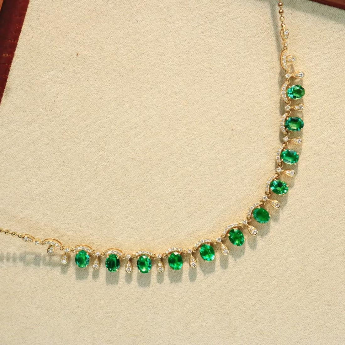 14k Gold 4.10 Ctw Natural Emerald & Diamond Necklace - 4