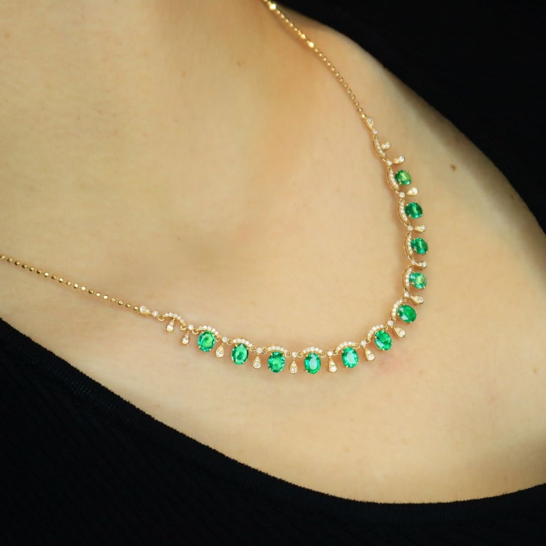 14k Gold 4.10 Ctw Natural Emerald & Diamond Necklace - 7