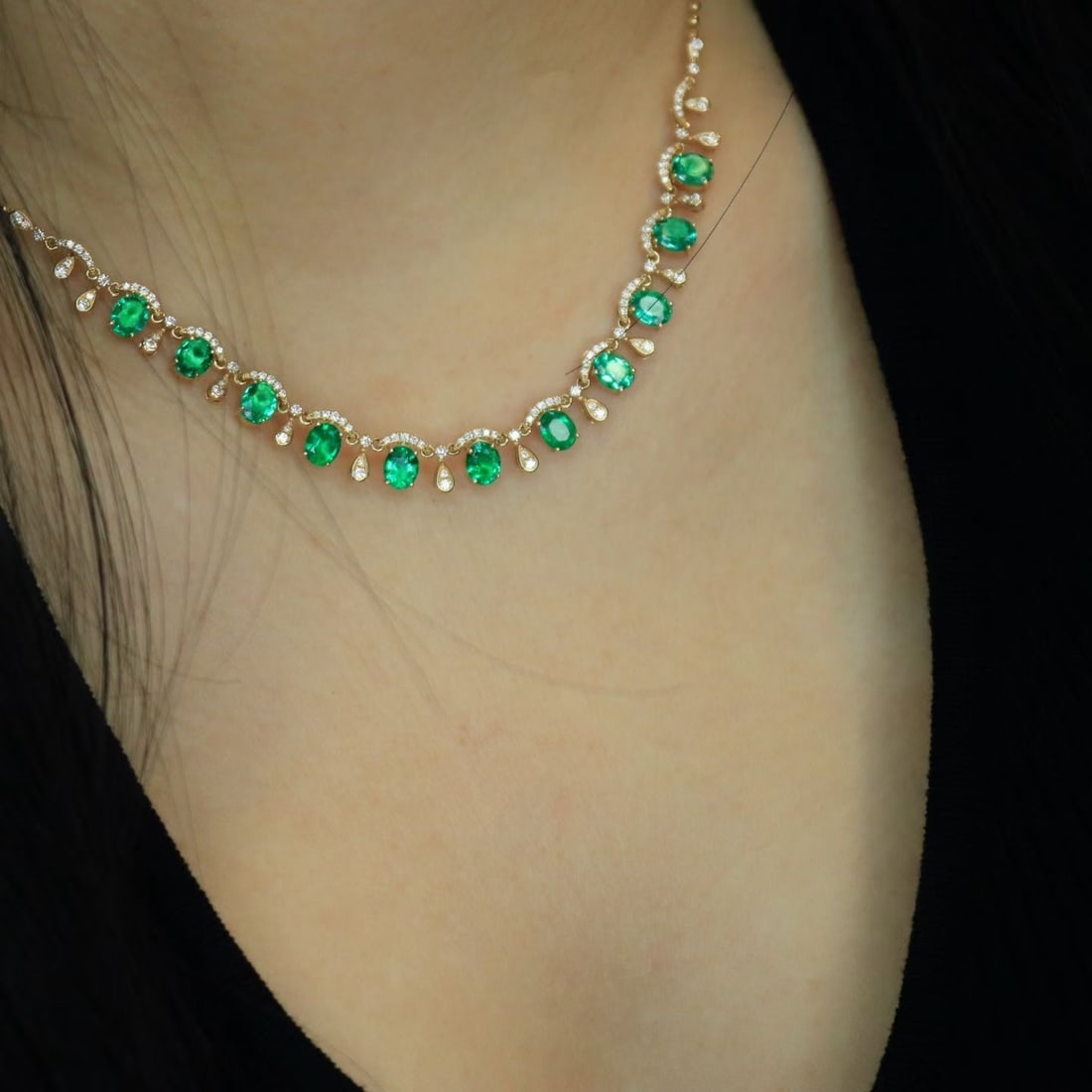 14k Gold 4.10 Ctw Natural Emerald & Diamond Necklace - 8