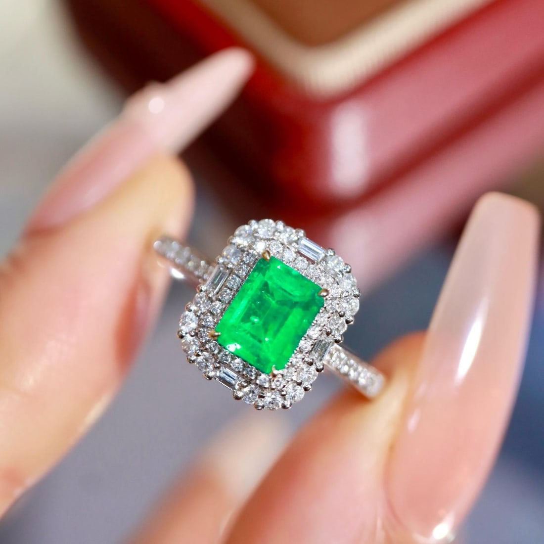 14k Gold 0.98 Ctw Natural Emerald & Diamond Ring: Ref:231186004 // gold content:14k gold // ring size:7. 25us // // main gemstone:emerald // shape:octagonal // carat weight:0. 65ct // color:green // treatment:natural // // adjacent gemstone 2 : diamo