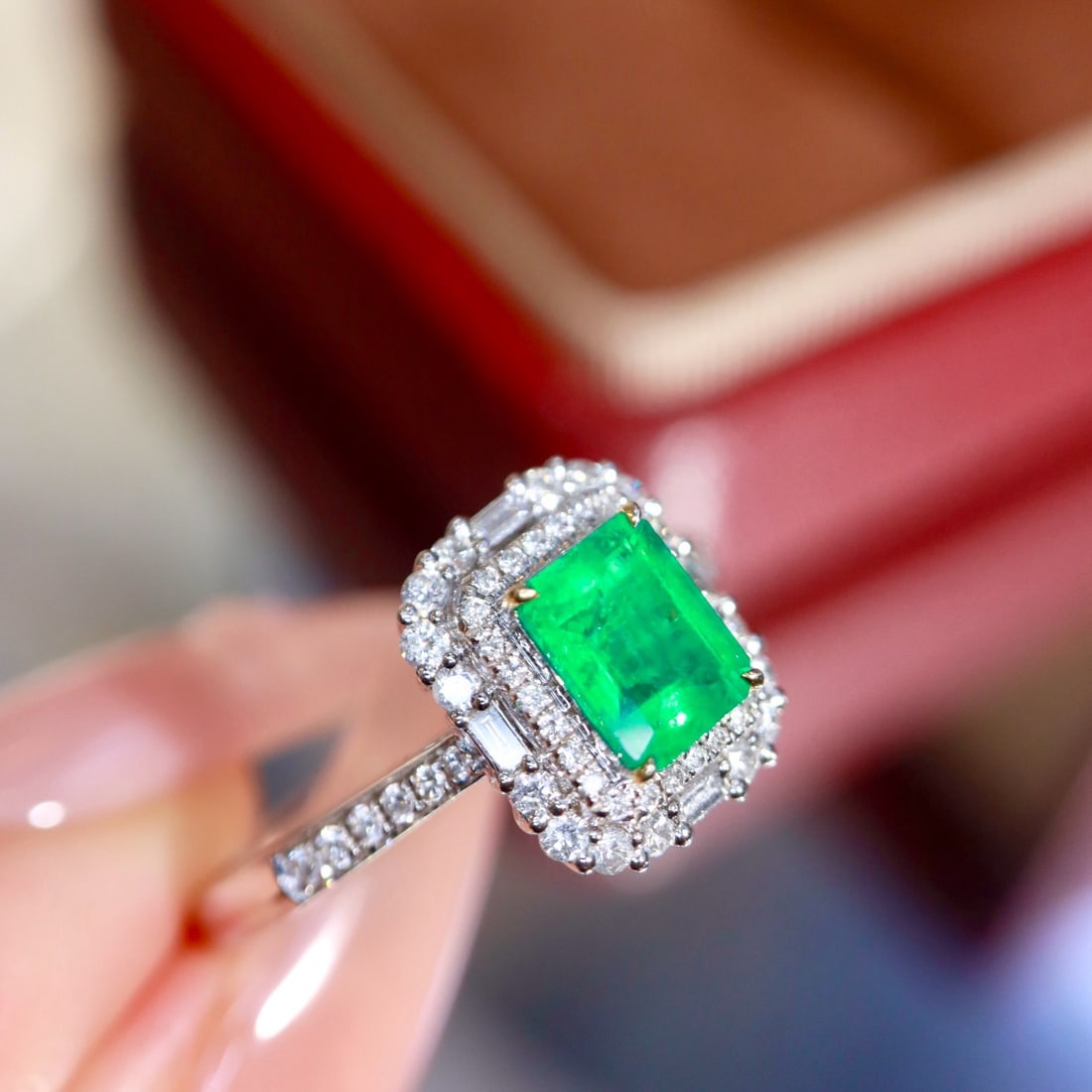 14k Gold 0.98 Ctw Natural Emerald & Diamond Ring - 2