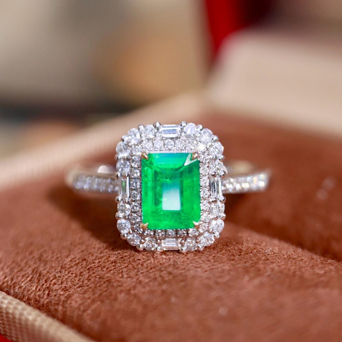 14k Gold 0.98 Ctw Natural Emerald & Diamond Ring - 4