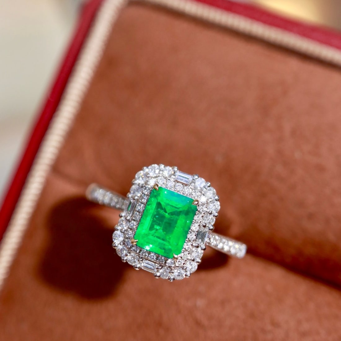 14k Gold 0.98 Ctw Natural Emerald & Diamond Ring - 6
