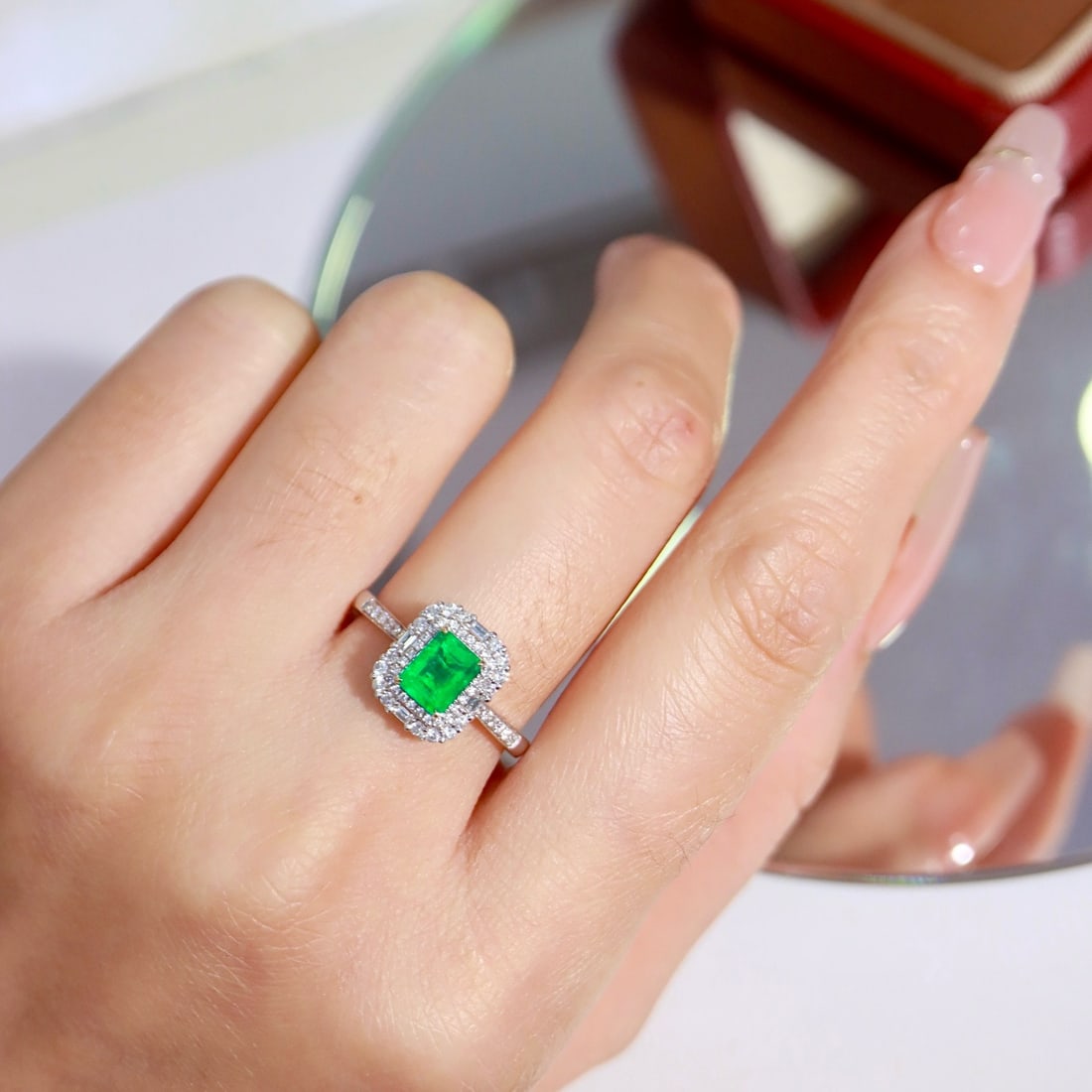 14k Gold 0.98 Ctw Natural Emerald & Diamond Ring - 8